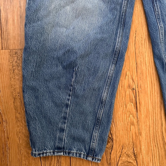 Universal Thread Blue High-Rise Jeans - Picture 2 of 6